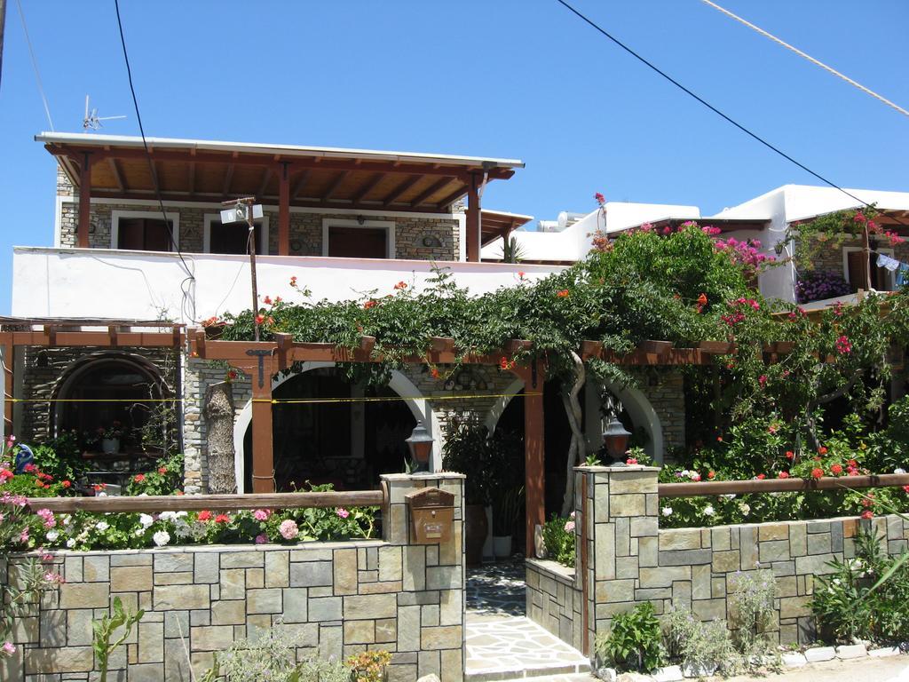 Pension Irini-Vicky Иос Хора Екстериор снимка